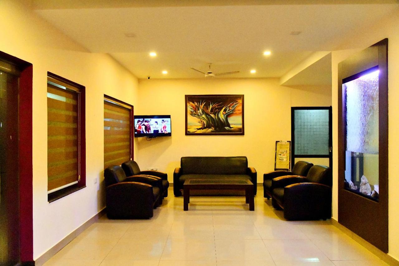 Hotel Chanakya ปาลักกัด ภายนอก รูปภาพ
